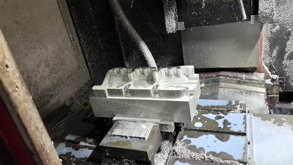 Automotive components in 5-axis machining.jpg